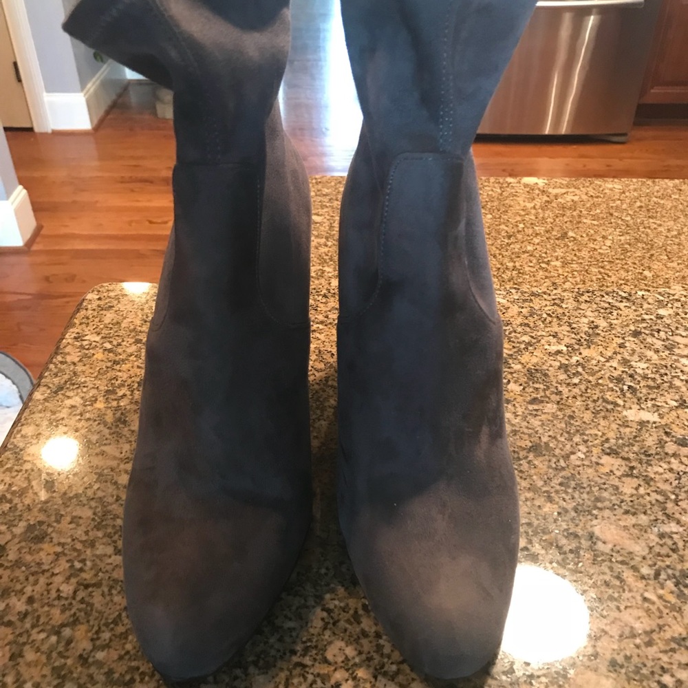 Steve Madden Brisk booties grey size 10
